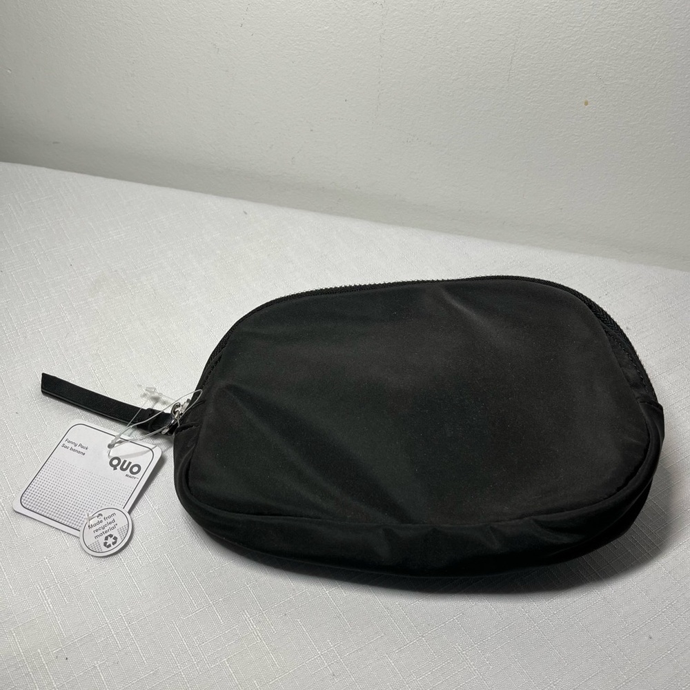 New QUO Belt Bag Fanny Pack. 
Adjustable strap 
Crossbody
Perfect gift